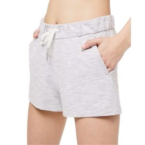 LULULEMON On The Fly Short 2.5" Womens 6 Full On Luxtreme Space Gray Travel